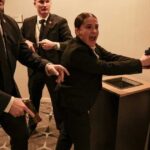 مهاجم يطلق النار على ضابط أمن في مكان حفل مراسلي البيت الأبيض ويصيب ضابطاً من الخدمة السرية