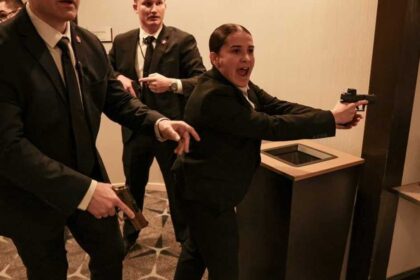 مهاجم يطلق النار على ضابط أمن في مكان حفل مراسلي البيت الأبيض ويصيب ضابطاً من الخدمة السرية