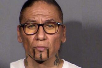 حكم على ممثل شارك في الرقص مع الذئاب بتهمة الاعتداء الجنسي.