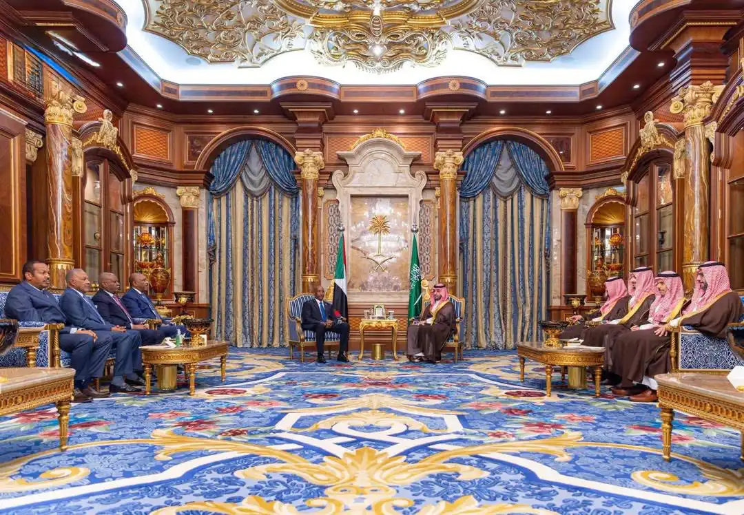 البرهان لـ”الأمير محمد بن سلمان”: أمن السعودية لا يتجزأ من أمن السودان