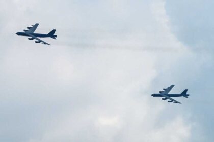 ما دلالة تحليق قاذفات بي 52 في أجواء إيران؟