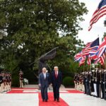 الملك تشارلز الثالث يلقي خطاباً تاريخياً أمام الكونغرس الأميركي خلال زيارة رسمية مشتعلة.