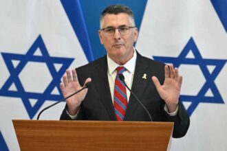 لابيد: إيران لم تستأنف تخصيب اليورانيوم منذ هجوم يونيو 2025