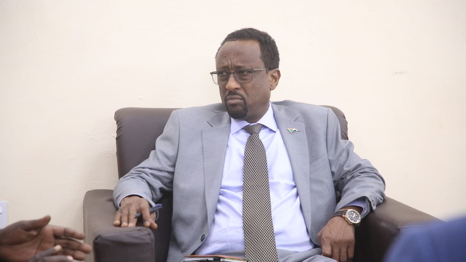 مهلة شهر للمنصات الإعلامية لاستكمال إجراءات الحصول على التصاريح الرسمية.