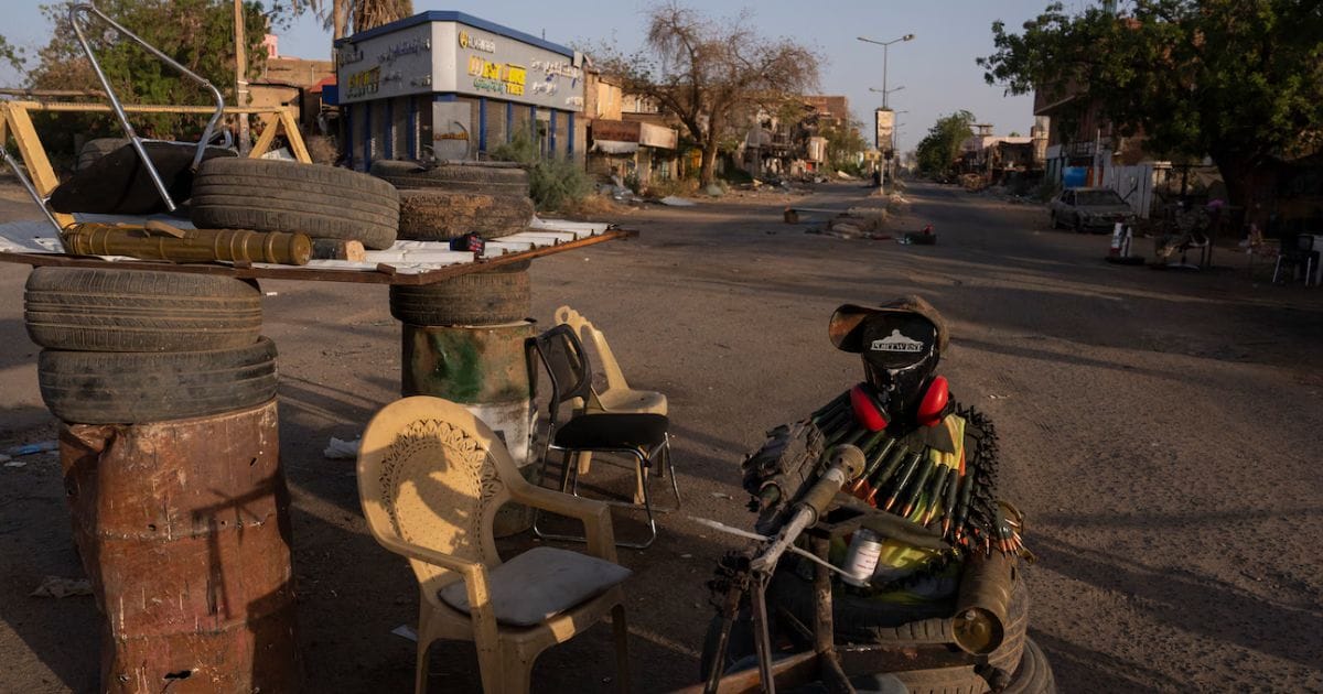 رصد تحركات عسكرية مشبوهة ووصول عتاد في العاصمة الخرطوم.