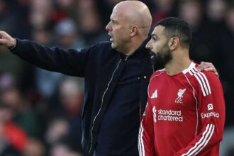 سلوت يحتفي بإرث صلاح ويأمل ختاما مثاليا بلقبين قبل الوداع