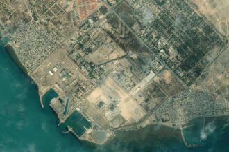 إجلاء الجزء الأكبر من طاقم المحطة النووية في بوشهر الروسي بعد التوترات الأمنية في المنطقة.