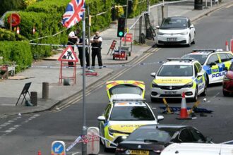 مشتبه به يطلق النار على شخصين في حي يهودي شمال لندن ويصيبهم إصابات بالغة