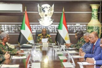 مجلس الأمن والدفاع يبحث الموقف الأمني والعسكري ويحلل التحضيرات لمواجهة التمرد والمرتزقة.