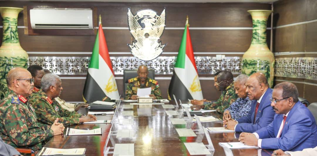 مجلس الأمن والدفاع يبحث الموقف الأمني والعسكري ويحلل التحضيرات لمواجهة التمرد والمرتزقة.