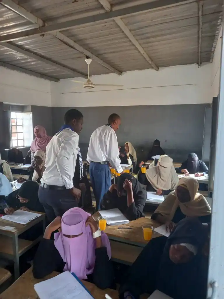 حالات ولادة طالبات الشهادة السودانية بالنيل الأبيض تثير الجدل والتحديات الإنسانية.