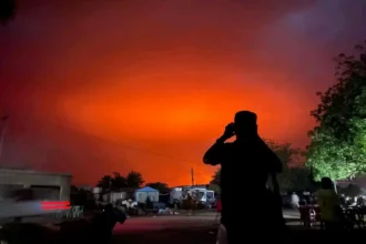 السلطات في مدينة أم روابة تكشف تفاصيل ظهور كتل حمراء في المنطقة