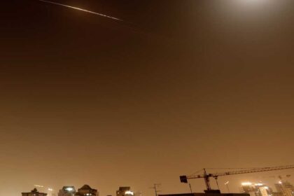 الجيش الإسرائيلي يعترض صواريخ أطلقت من إيران