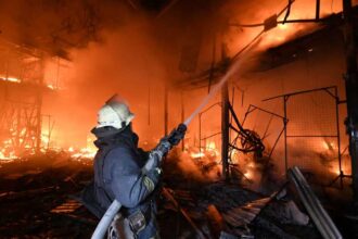 قتلى وعشرات الجرحى بضربات روسية على أوكرانيا