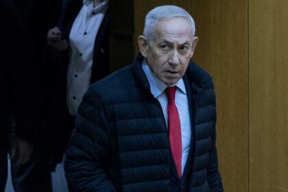 نتنياهو يعلن استهداف مصانع بتروكيماويات إيرانية