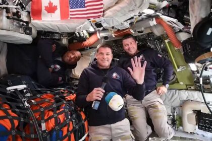 فطائر وقهوة.. كيف يقضي رواد "أرتيميس 2" يومياتهم؟