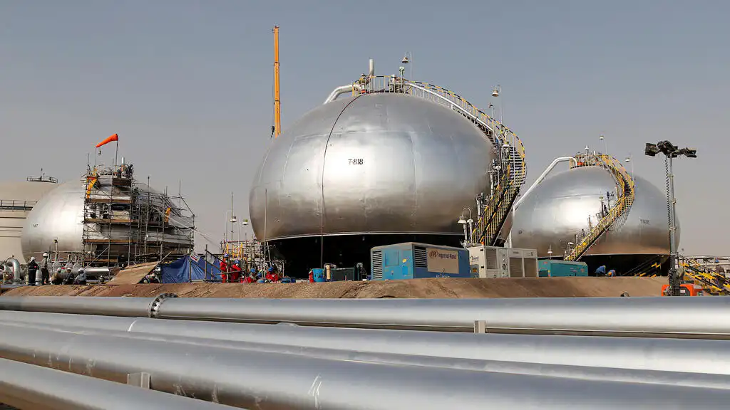 أرامكو السعودية تقدم عرضاً لتوريد الوقود للسودان.