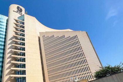 حريق بمجمع القطاع النفطي في الشويخ إثر اعتداء بمسيّرات