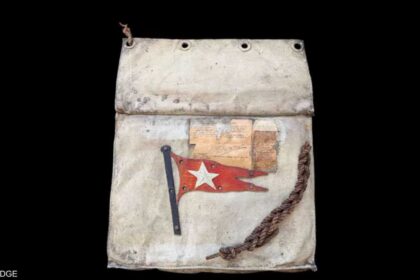 وسادة مقعد قارب نجاة من "تايتانيك"..قطعة نادرة للبيع في مزاد