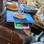 ربات البيوت يقدن حملة لمواجهة غلاء الخبز في السودان تحت شعارها “خبزي في بيتي”