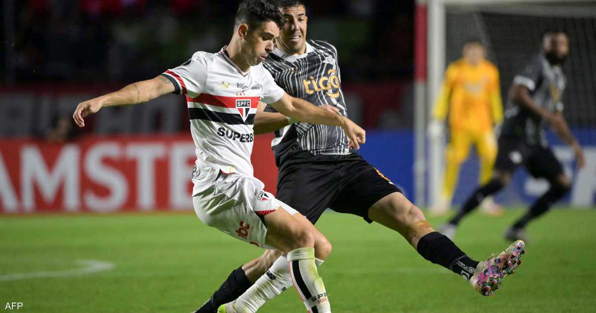 بسبب مشاكل في القلب.. نجم برازيلي شهير يعلن اعتزاله