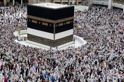 السودان يحدد تكلفة الحج بـ(18) مليون جنيه جوًا و (15) مليون جنيه بحرًا