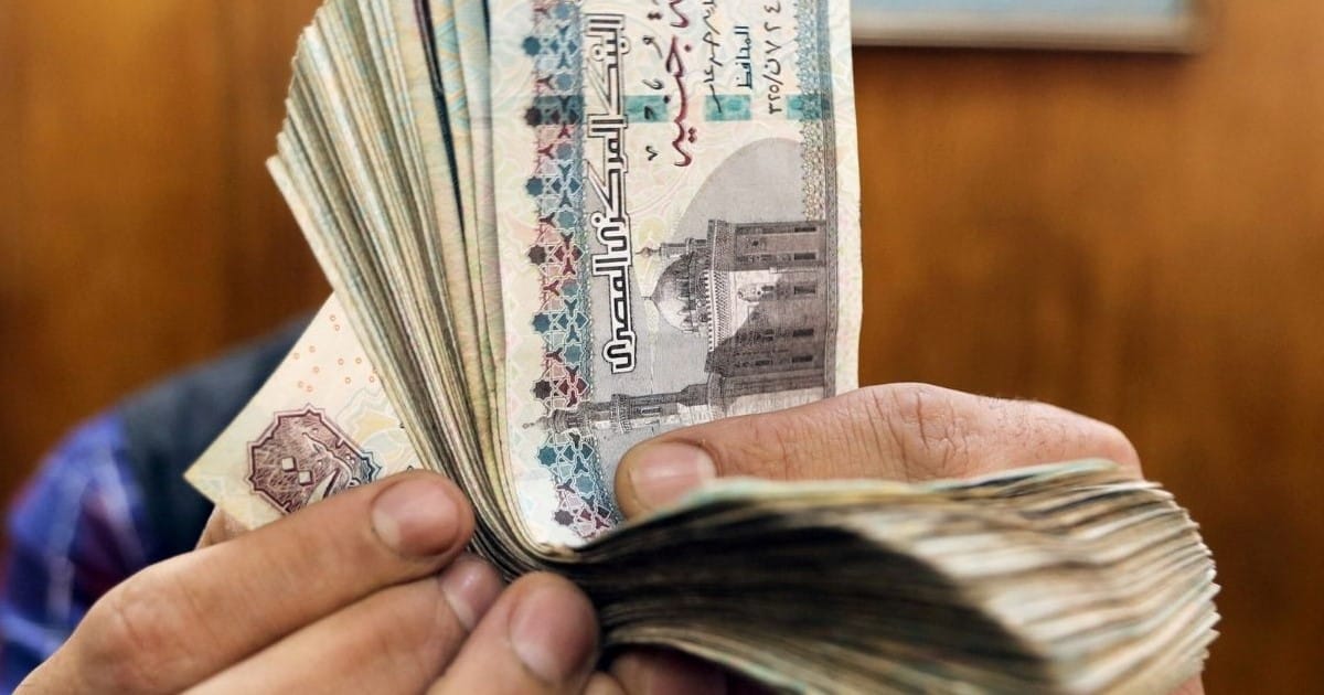 الجنيه السوداني يفاقم أزمة السودانيين في مصر وأوغندا