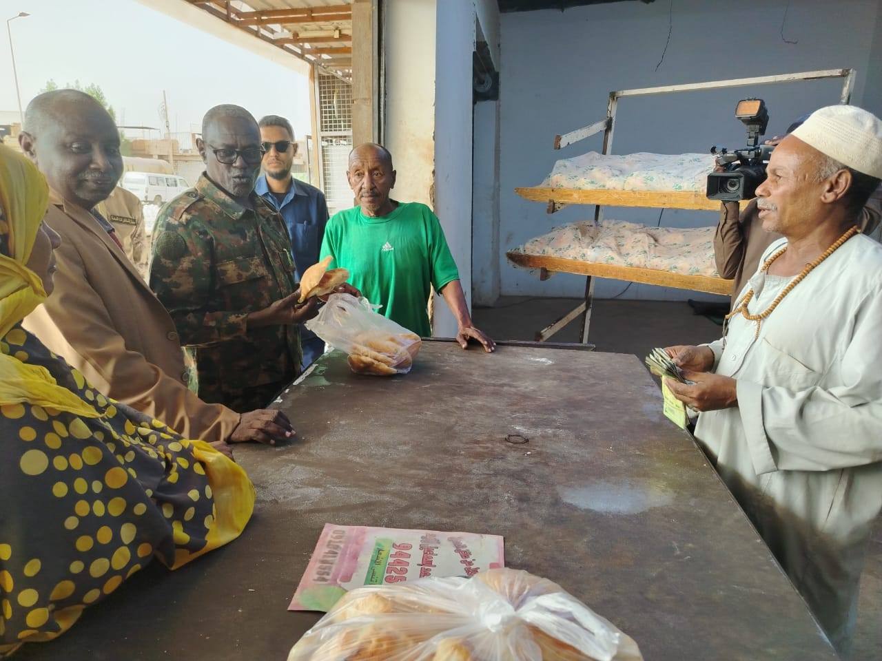 والي الخرطوم يتدخل في أسعار الخبز ويصدر قرارات صارمة