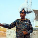 البرهان من ميدان الاعتصام يوجه رسالة للشعب ويعلن التزامه بالتحول الديمقراطي