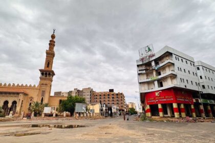 أمطار السودان تكشف حقول الموت.. الخرطوم تحت حصار الألغام