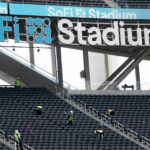 عمال يهددون بإضراب قبل المونديال.. ورسالة إلى الفيفا