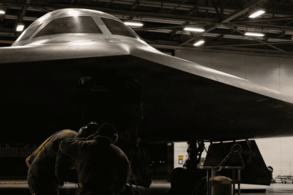 "سنتكوم" تنشر صورة للقاذفة "بي-2" وتعلق: "تمهيدا للمهمة"
