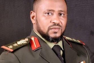 إبراهيم الحوري يكشف تفاصيل إعادة تشكيل قيادة الجيش ويتحدث عن إطالة أمد الحرب