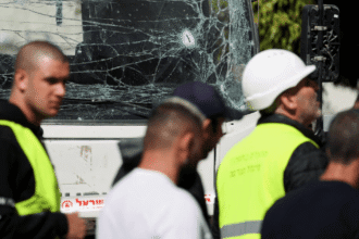 قصف من لبنان يضرب نهاريا ويوقع إصابات.. وإنذارات تعم إسرائيل