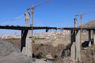 بعد تهديدات ترامب.. ماهي الجسور التي استهدفت داخل إيران؟