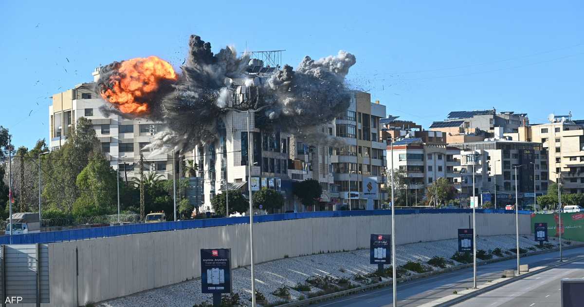 إسرائيل تحذر "صرافي حزب الله": استمرار التمويل يعرضكم للخطر