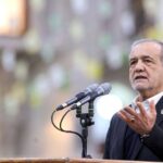 إيرانيون يهاجمون بزشكيان بعد تغريدة "التضحية بـ 14 مليونا"