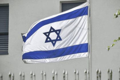 مصادر: إسرائيل تقرر وقف بيع الأسلحة لفرنسا