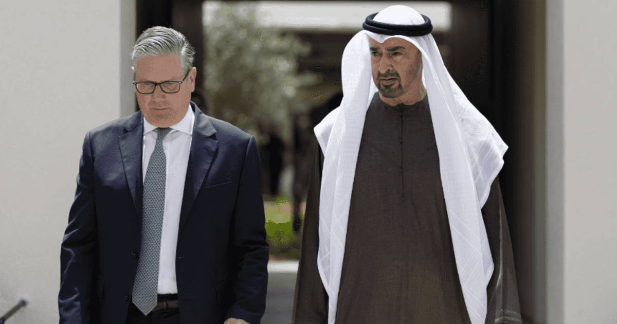 محمد بن زايد وستارمر يبحثان تطورات المنطقة وتداعياتها