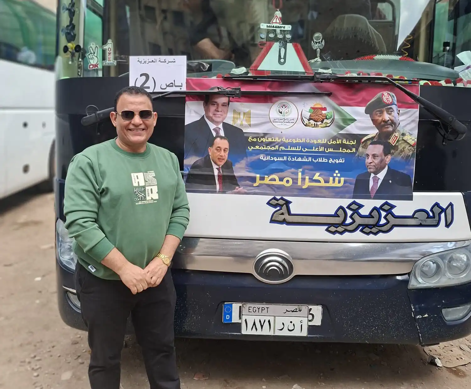 صحفي مصري يكتب كلمات مؤثرة في وداع سودانيين عائدين إلى وطنهم