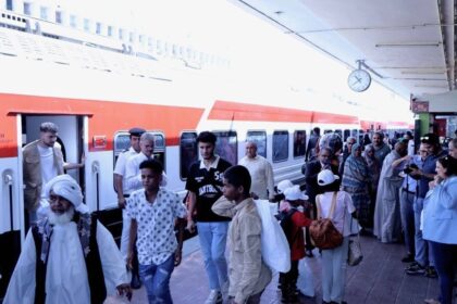 قطار العودة الطوعية يعود لتسيير رحلاته لنقل السودانيين من مصر