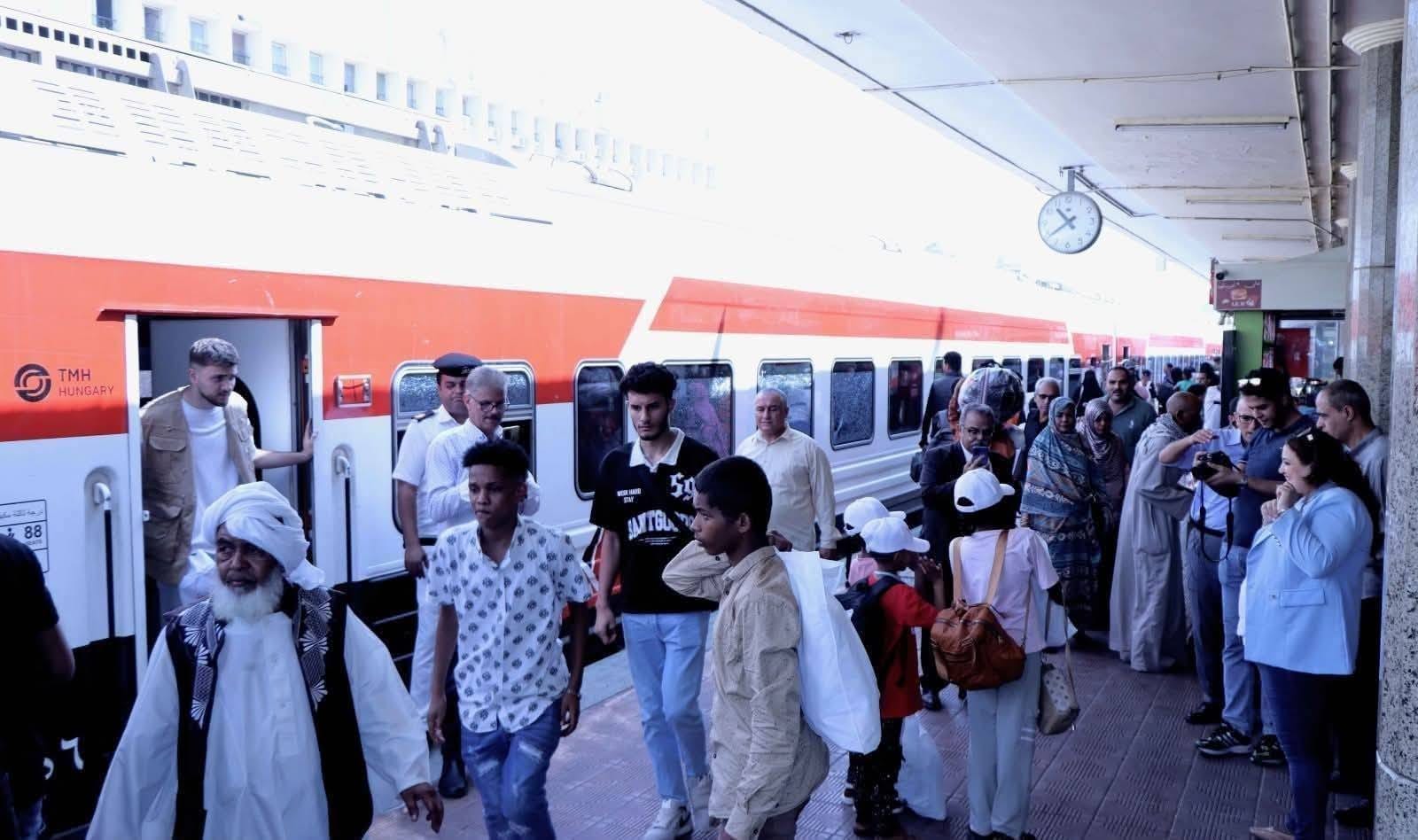 قطار العودة الطوعية يعود لتسيير رحلاته لنقل السودانيين من مصر