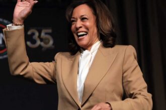 كامالا هاريس تلمح لاحتمال خوض سباق الرئاسة 2028