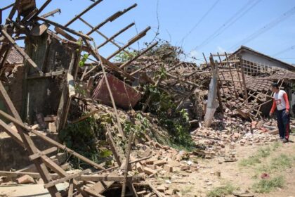 زلزال بقوة 7.8 درجات يهز إندويسيا وتحذير لـ3 دول من تسونامي