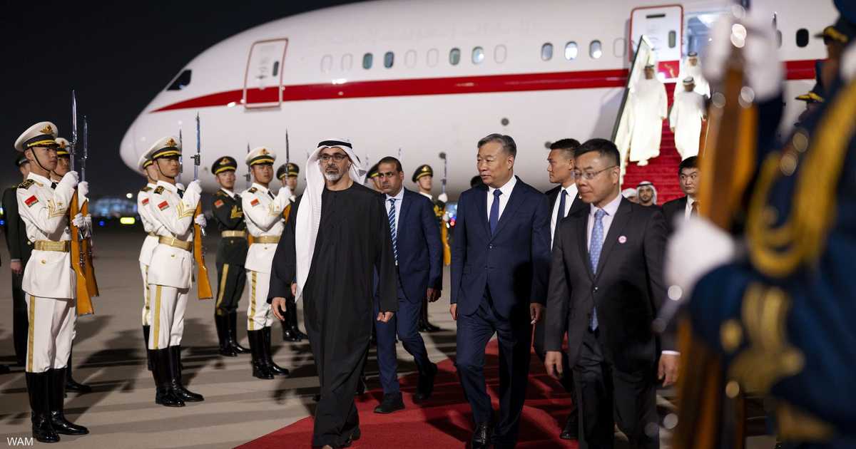 ولي عهد أبوظبي يصل إلى بكين في زيارة رسمية