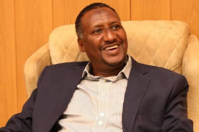 تيم أمني إماراتي يجري تحريات دقيقة مع عبدالرحيم دقلو حول طريقة خروج النور القبة