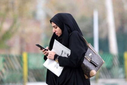 1000 ساعة دون إنترنت.. إيران تعزل مواطنيها عن العالم