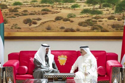 رئيس الإمارات وملك البحرين يبحثان المستجدات الإقليمية