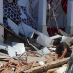 رصد موجات تسونامي بعد زلزال ضرب إندونيسيا