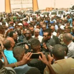 رئيس الوزراء يضاعف ميزانية معبر أرقين 500% ويخفض سعر التذاكر 30%